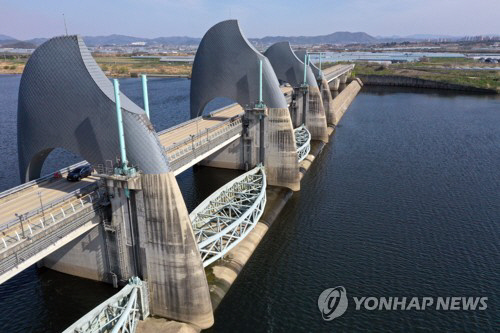 감사원은 문재인 정부 시절 환경부의 4대강 보 해체 여부 결정 과정에 4대강사업 반대 시민단체들이 개입됐다는 감사결과를 20일 발표했다.  연합뉴스